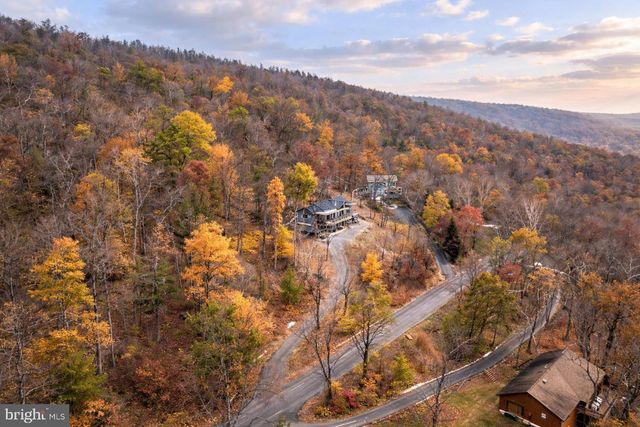 579 BOBCAT DR, Berkeley Springs, WV 25411