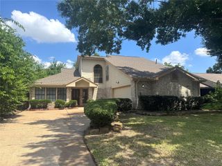9826 Chiselhurst Drive, Houston, TX 77065