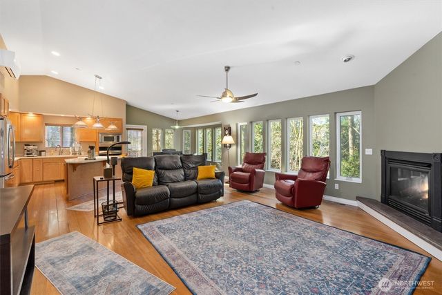 7337 151st Avenue NE, Redmond, WA 98052