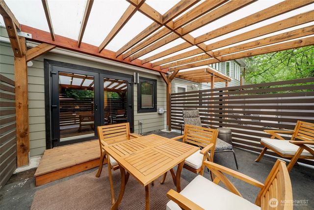 7337 151st Avenue NE, Redmond, WA 98052