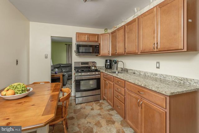 1073 HARKER AVE, West Deptford, NJ 08096