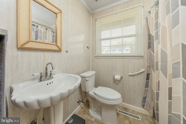 1073 HARKER AVE, West Deptford, NJ 08096