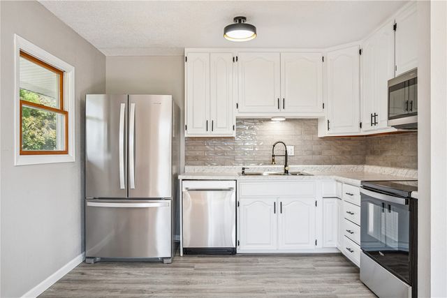 4417 Twin Pine Drive NE, Cedar Rapids, IA 52402