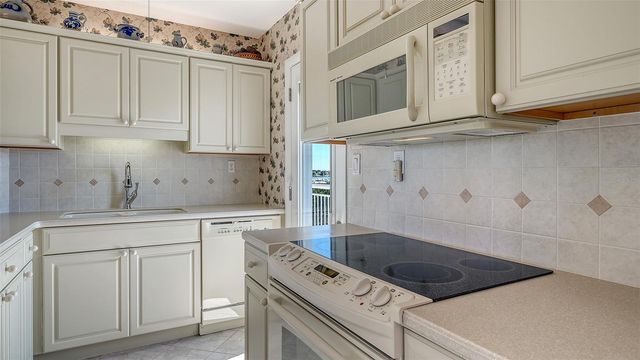 777 JOHN RINGLING BOULEVARD 32, Sarasota, FL 34236