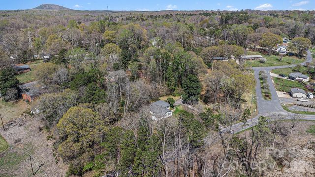 602 Mcadenville Road, Belmont, NC 28012