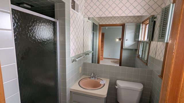 1 Parkwood Drive, Davenport, IA 52803