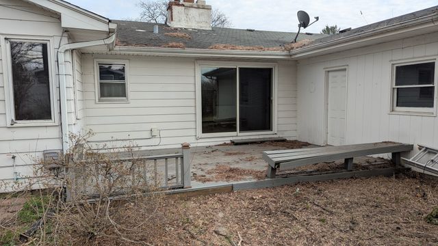 1 Parkwood Drive, Davenport, IA 52803