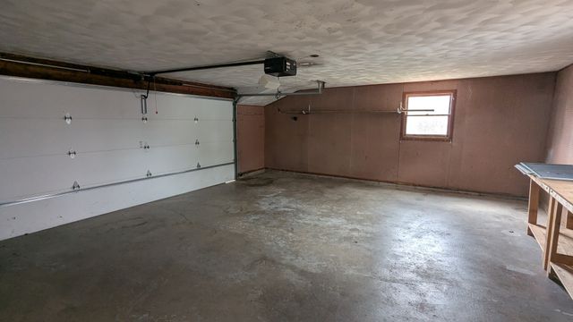 1 Parkwood Drive, Davenport, IA 52803