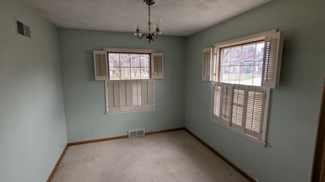 1 Parkwood Drive, Davenport, IA 52803