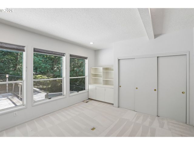 10838 S SOUTHRIDGE Dr, Portland, OR 97219