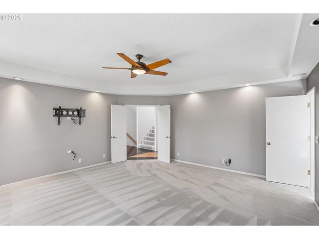 10838 S SOUTHRIDGE Dr, Portland, OR 97219