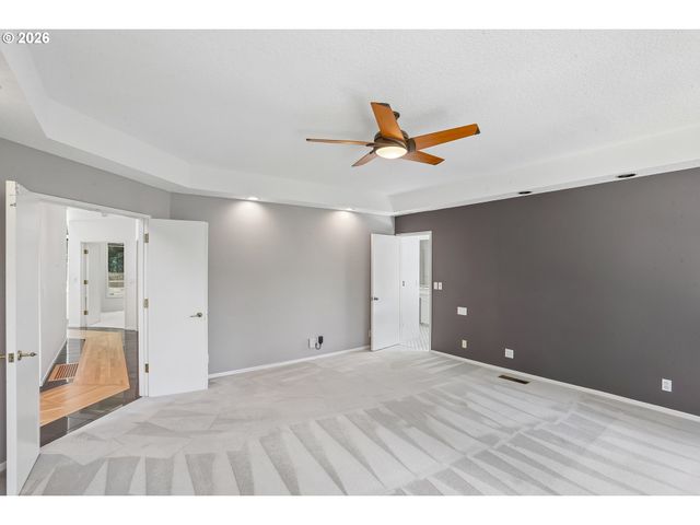 10838 S SOUTHRIDGE Dr, Portland, OR 97219