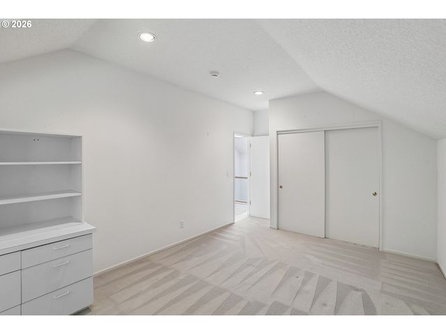 10838 S SOUTHRIDGE Dr, Portland, OR 97219