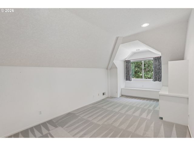 10838 S SOUTHRIDGE Dr, Portland, OR 97219