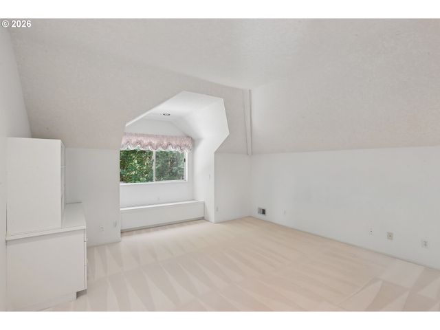 10838 S SOUTHRIDGE Dr, Portland, OR 97219