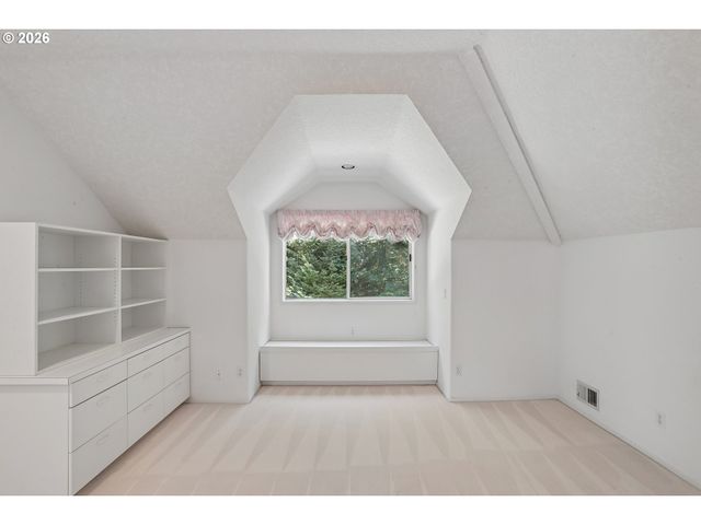 10838 S SOUTHRIDGE Dr, Portland, OR 97219