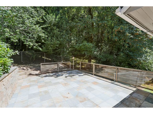 10838 S SOUTHRIDGE Dr, Portland, OR 97219