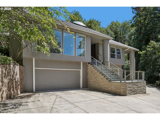 10838 S SOUTHRIDGE Dr, Portland, OR 97219