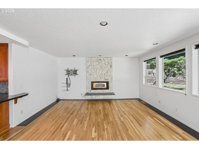 10838 S SOUTHRIDGE Dr, Portland, OR 97219