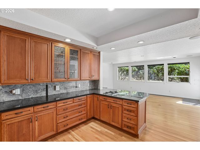 10838 S SOUTHRIDGE Dr, Portland, OR 97219