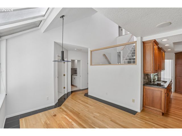10838 S SOUTHRIDGE Dr, Portland, OR 97219