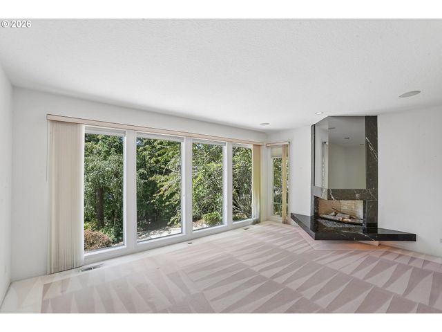 10838 S SOUTHRIDGE Dr, Portland, OR 97219