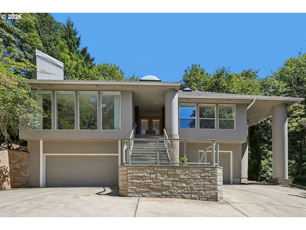 10838 S SOUTHRIDGE Dr, Portland, OR 97219