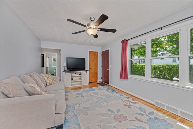 90 Reynolds Avenue, Irondequoit, NY 14609