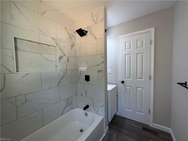 104 Heath LN, Portsmouth, VA 23701