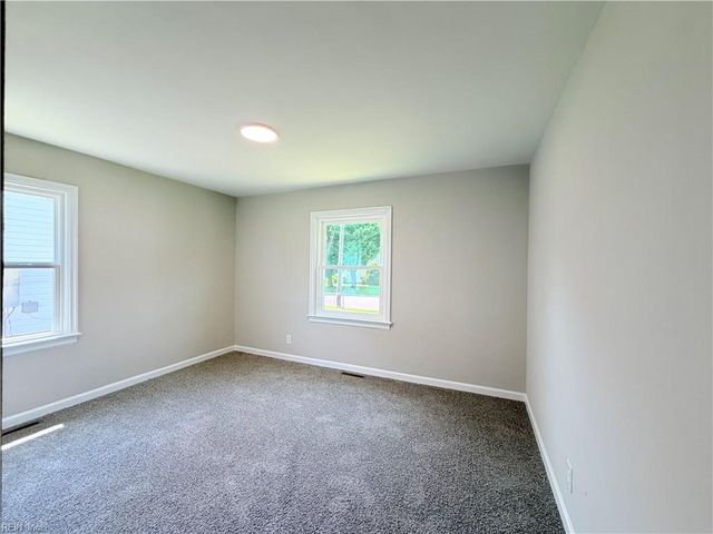 104 Heath LN, Portsmouth, VA 23701