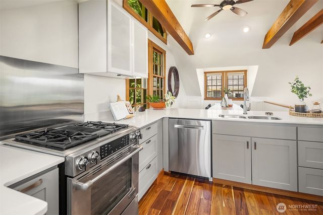 2508 13th Avenue W, Seattle, WA 98119