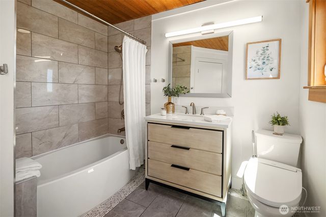 2508 13th Avenue W, Seattle, WA 98119