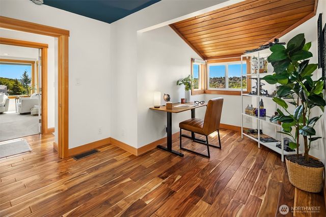 2508 13th Avenue W, Seattle, WA 98119