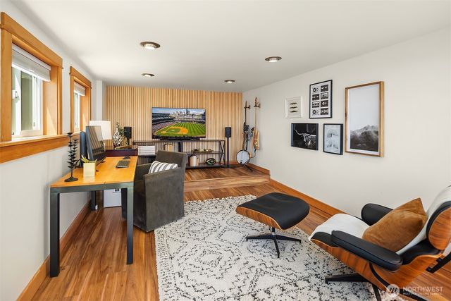 2508 13th Avenue W, Seattle, WA 98119