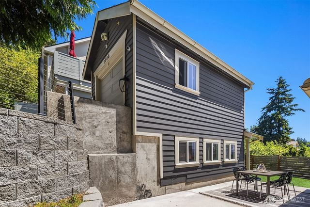 2508 13th Avenue W, Seattle, WA 98119