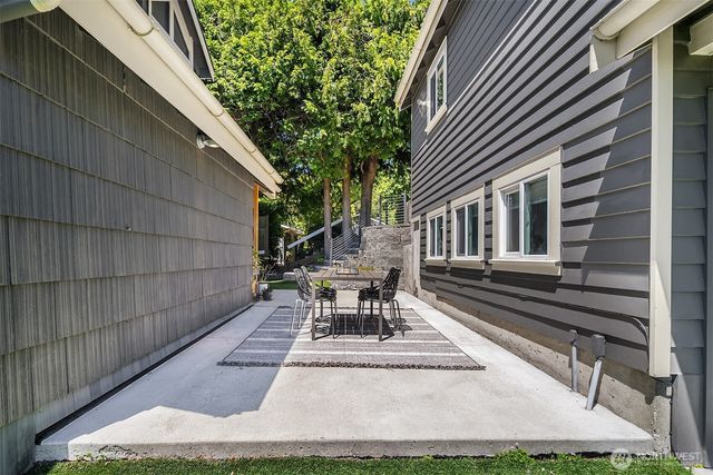 2508 13th Avenue W, Seattle, WA 98119