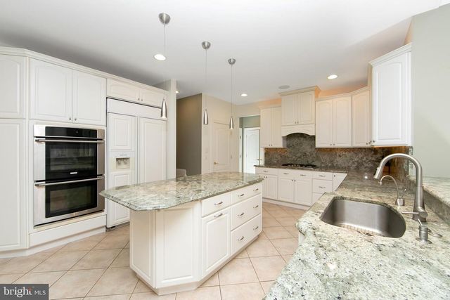 15 RICHLAND DR, Mount Laurel, NJ 08054