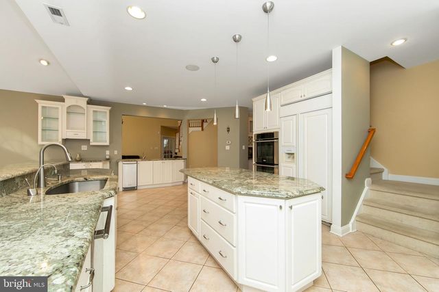 15 RICHLAND DR, Mount Laurel, NJ 08054