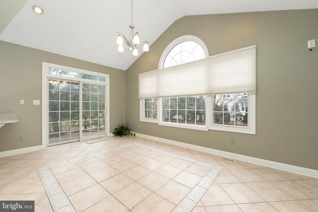 15 RICHLAND DR, Mount Laurel, NJ 08054