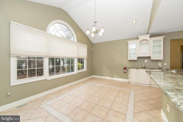 15 RICHLAND DR, Mount Laurel, NJ 08054