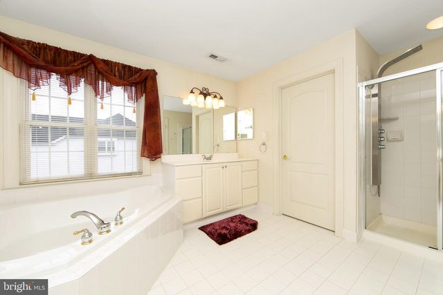 15 RICHLAND DR, Mount Laurel, NJ 08054