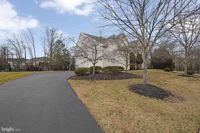 15 RICHLAND DR, Mount Laurel, NJ 08054