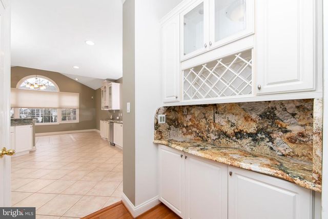 15 RICHLAND DR, Mount Laurel, NJ 08054