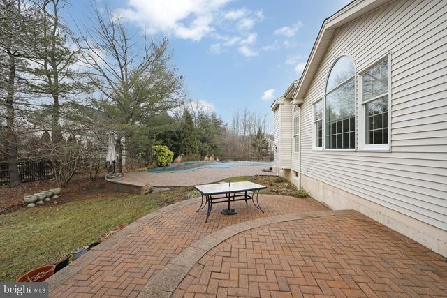 15 RICHLAND DR, Mount Laurel, NJ 08054