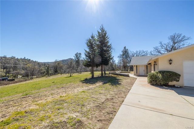 50174 Road 620, Oakhurst, CA 93644