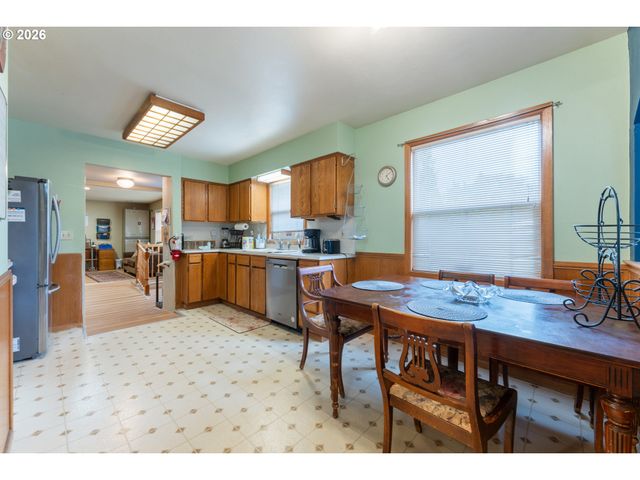 5903 N HOUGHTON St, Portland, OR 97203