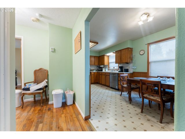 5903 N HOUGHTON St, Portland, OR 97203