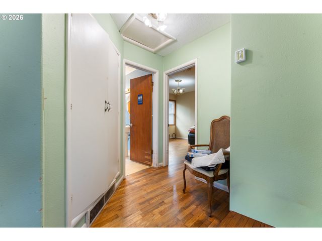 5903 N HOUGHTON St, Portland, OR 97203