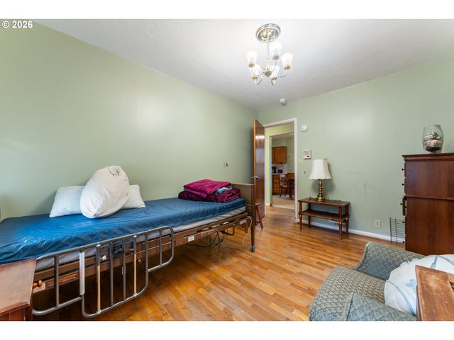 5903 N HOUGHTON St, Portland, OR 97203