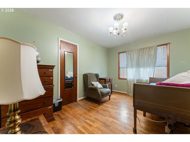 5903 N HOUGHTON St, Portland, OR 97203